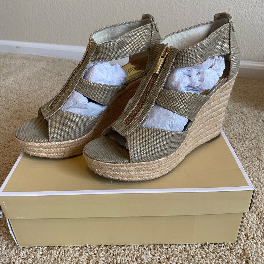 BNIB Michael Kors Damita Wedge Sandals, Metallic Gold, 7.5